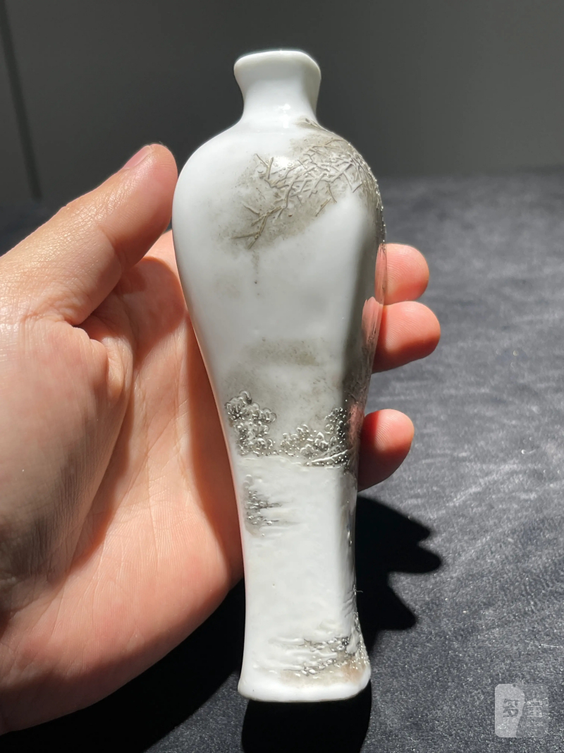创汇期 粉彩雪景图梅瓶 - 图5